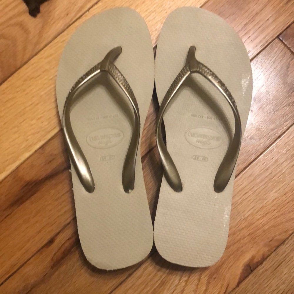 Gold wedge flip flops, nwot